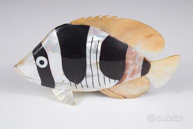 Pesce decorativo in madreperla, fatto a mano.