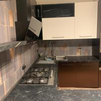 Cucina completa con penisola