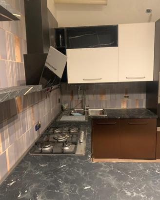 Cucina completa con penisola