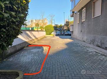 Posto auto moto scoperto cancello elettrico 70