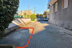 Posto auto moto scoperto cancello elettrico 70