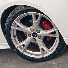 CERCHI e PNEUMATICI NEXEN (235 40 R 18) al 70%