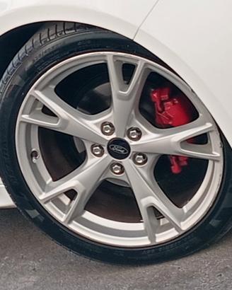CERCHI e PNEUMATICI NEXEN (235 40 R 18) al 70%