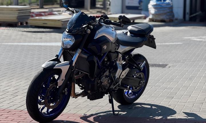 Yamaha MT-07 - blue race