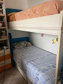 Letto a castello con scala a gradoni contenitori