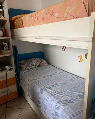 Letto a castello con scala a gradoni contenitori