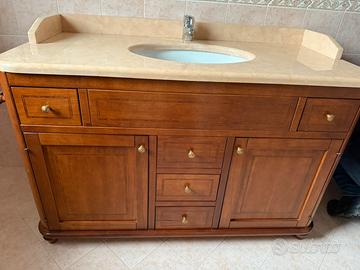 Mobile bagno con marmo di Carrara e specchiera