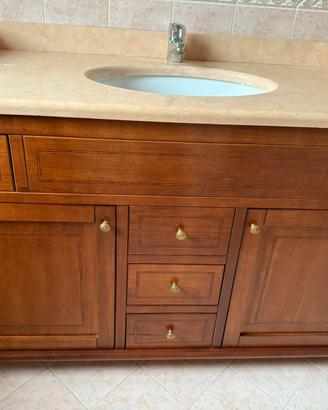 Mobile bagno con marmo di Carrara e specchiera
