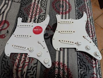 Due battipenna completi provenienza Fender Squier