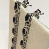 Orecchini in oro bianco e pietre blu