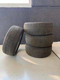 Gomme Nexen Invernali 205/40/17 Abarth