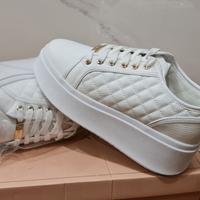 Scarpe bianche sneakers