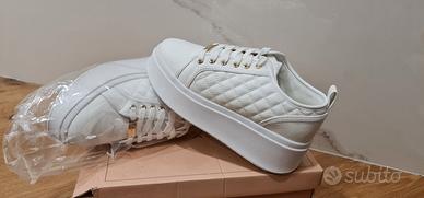 Scarpe bianche sneakers