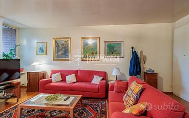 VILLETTA A SCHIERA CON GIARDINO