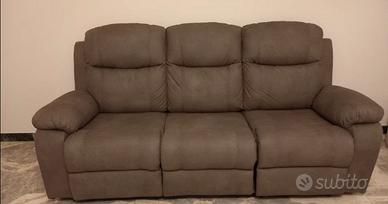Divano con recliner elettrico