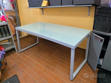 Tavolo da esterno giardino con piano in vetro 