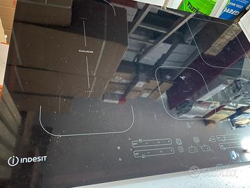 Piano induzione Indesit 77cm