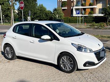 Peugeot 208 anno 2018 Diesel, motore BlueHDi da 75