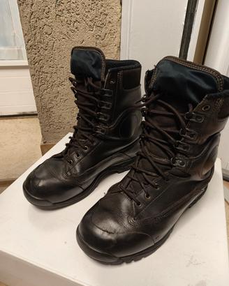 stivali anfibi 41 suola vibram