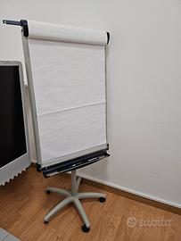 Lavagna a fogli mobili con rotelle