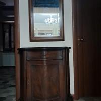 Mobile d'epoca con specchio
