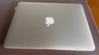 MacBook Air 13” 1.6 Ghz, 8GB, 126 GB (2016)