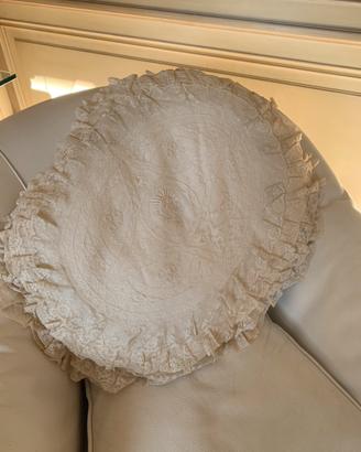 Cuscino con pizzi antichi