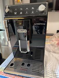 Macchinetta del caffè Delonghi.