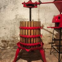 Torchio a leva per il vino 