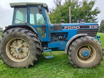 Trattore ford e carro miscelatore