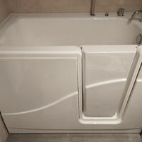 vasca da bagno in acrilico con porta