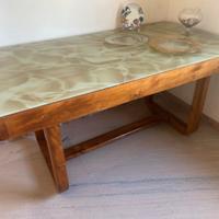 Tavolo vintage anni ’70 in legno e vetro decorato”