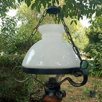 lampadario in ferro con cupola vetro opalino 