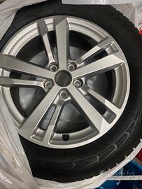 Cerchi originali Audi q3 17" pneumatici 4 stagioni