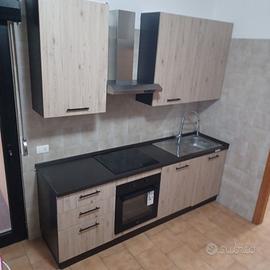 CUCINA COMPLETA DI TAVOLO, SEDIE + LAVATRICE