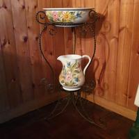 Vecchio lavabo ferro e ceramica