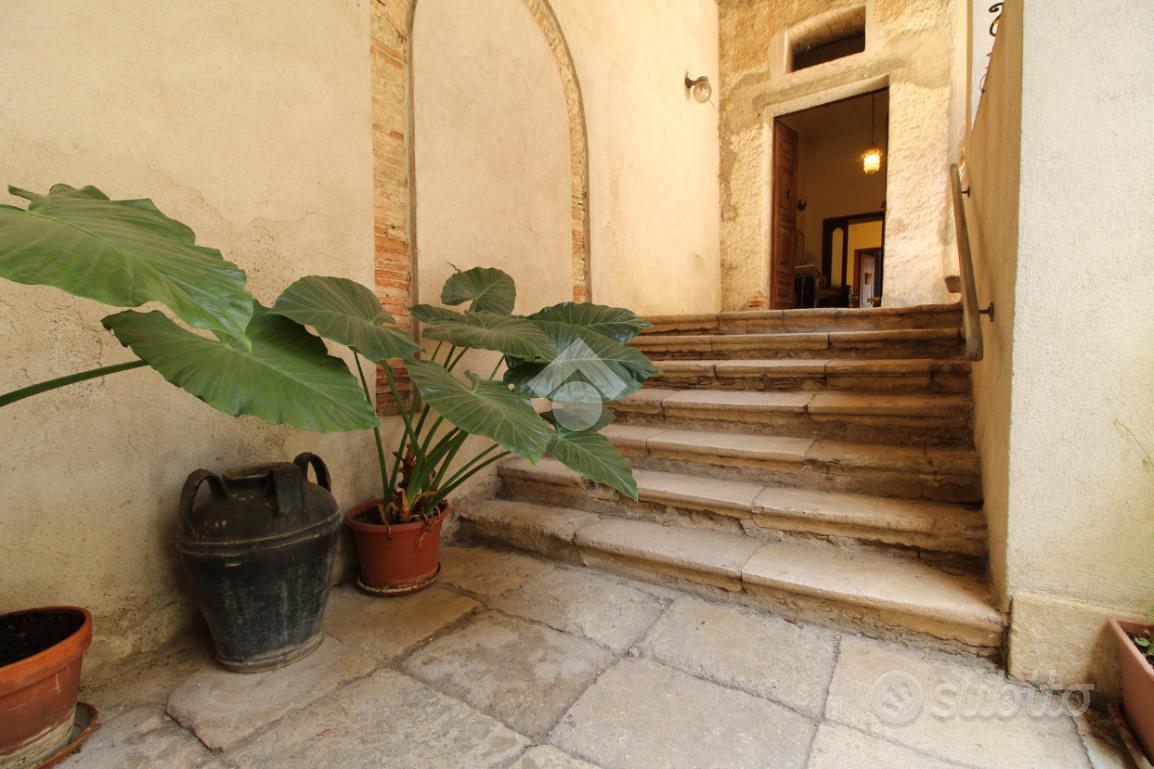 4 LOCALI A MONTALTO UFFUGO - Vista 2