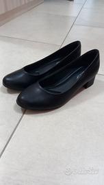 Décolleté nera con soletta anatomica in lattice