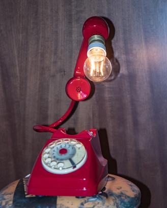 lampada/abat-jour ricavata dal telefono sip