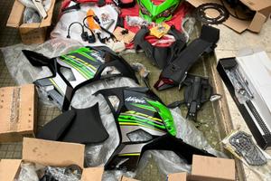 Kawasaki Ninja 400 carena piu ricambi in blocco