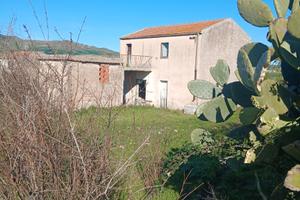 Casa di campagna con terreno