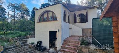 Villa Indipendente con Dependance