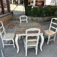Tavolo e sedie shabby