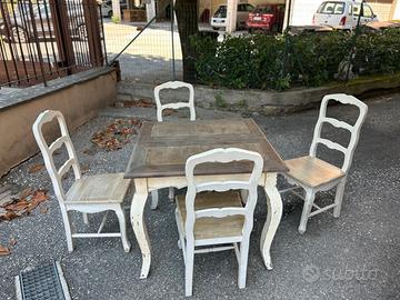 Tavolo e sedie shabby