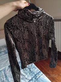 Maglia corta collo alto maniche lunghe nera e oro