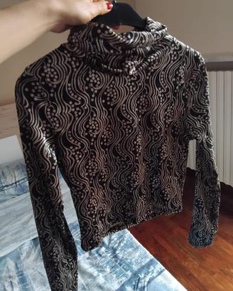Maglia corta collo alto maniche lunghe nera e oro