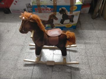 Cavallo a dondolo in legno