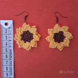 orecchini girasole lavorati all'uncinetto 