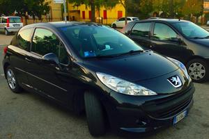 Peugeot 207  con assetto ribassato e cerchi in leg
