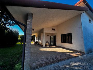 Villa tutta al piano terra con ampio scoperto